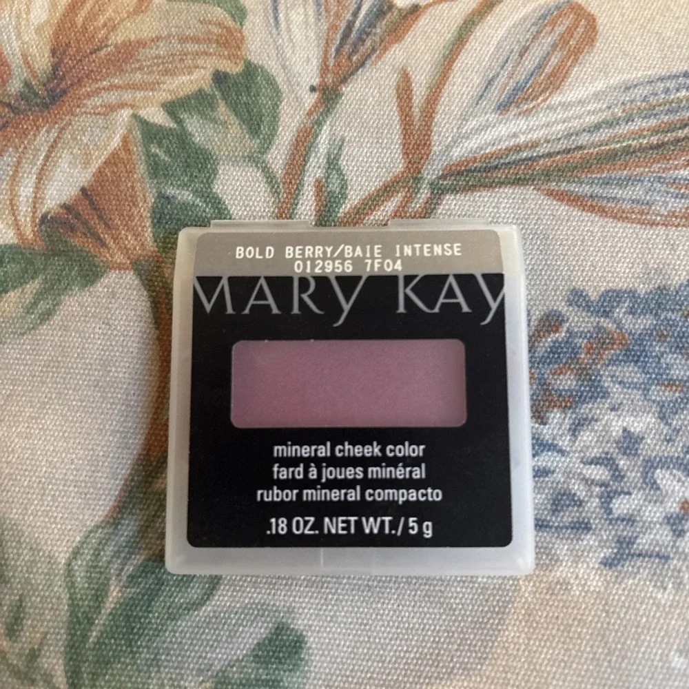 MARY KAY Mineral Cheek BOLD BERRY Color Full Size .18 oz. 012956‎ NEW
